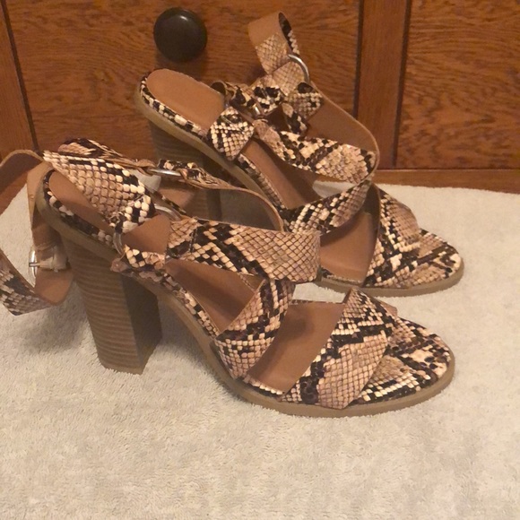 NEW Wild Diva Heels Snake Print 8 - Picture 3 of 4